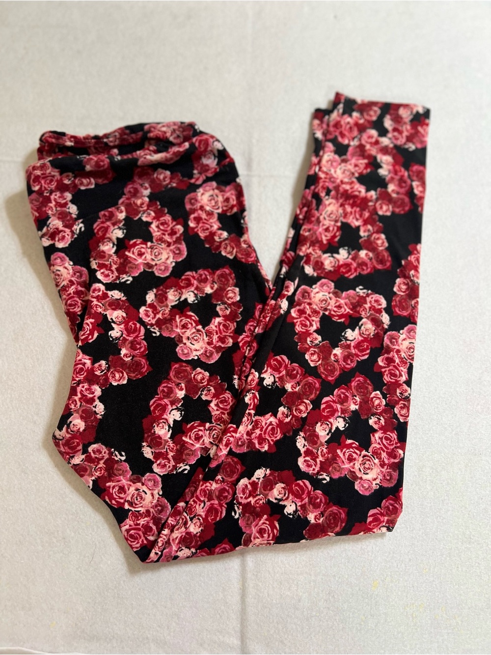 LuLaRoe Black & Red Rose Print Leggings